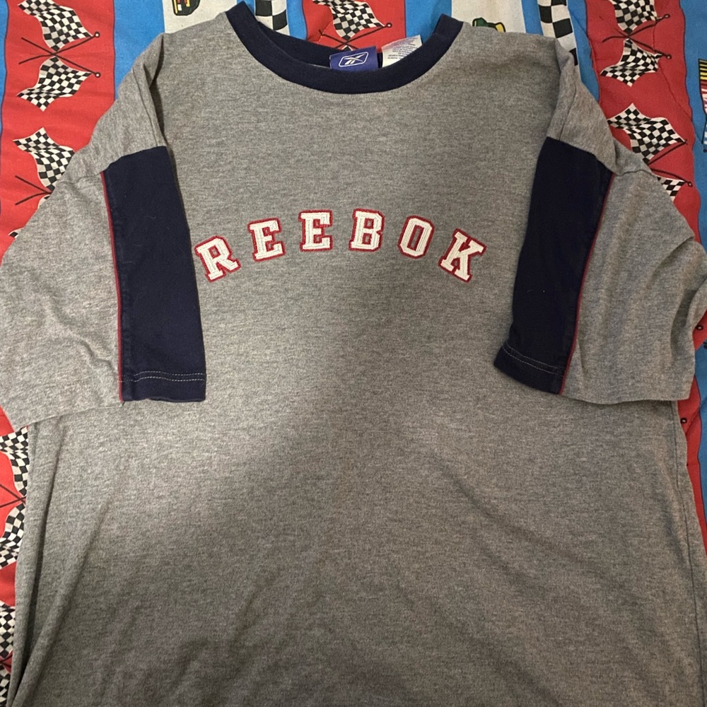 Y2K EMBROIDED REEBOK TEE SIZE XL